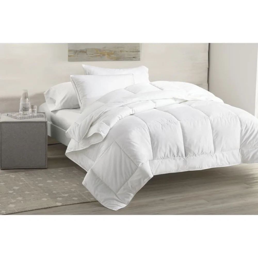 NEW In Pkg Queen size white Black Series 300 Thread Count PrimaLoft Comforter